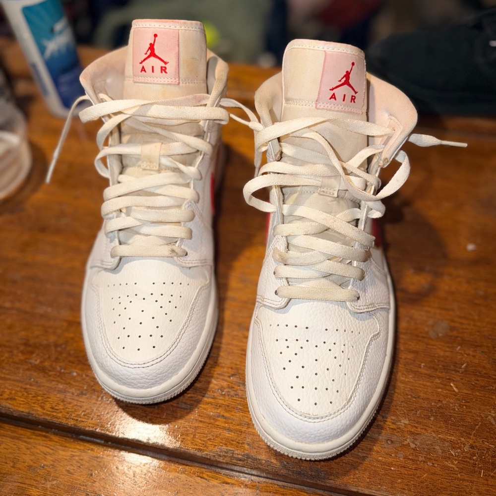 Nike Womens Air Jordan 1 Mid Sneakers Size 11 - Picture 1 of 8